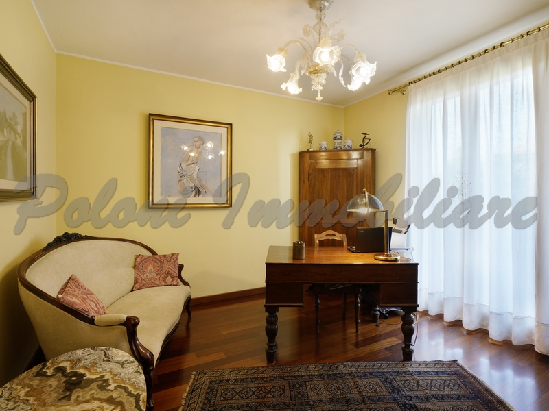 Brusaporto, elegante attico in villa