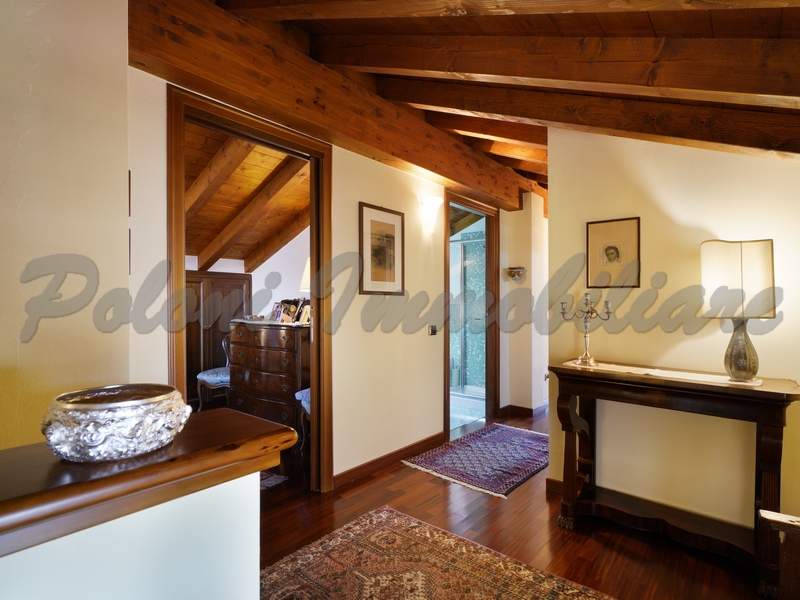 Brusaporto, elegante attico in villa