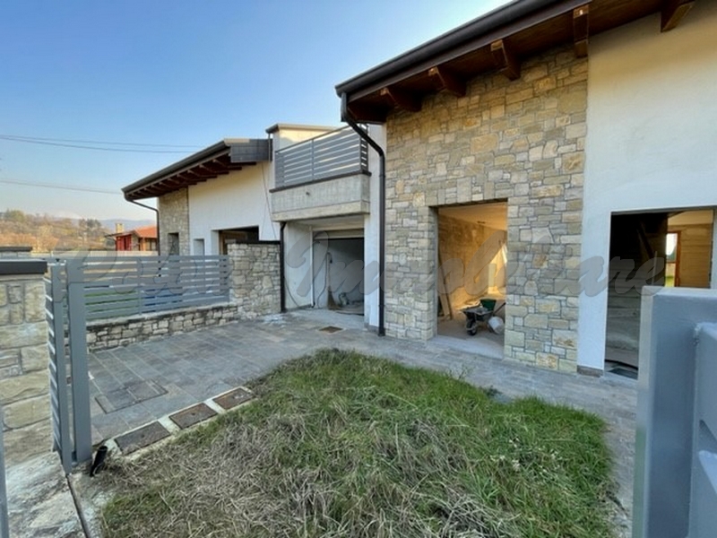 Costa di Mezzate, ville al rustico