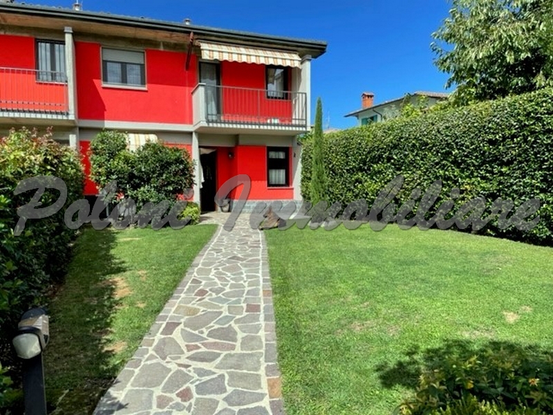 Cenate Sopra, graziosa villa di testa