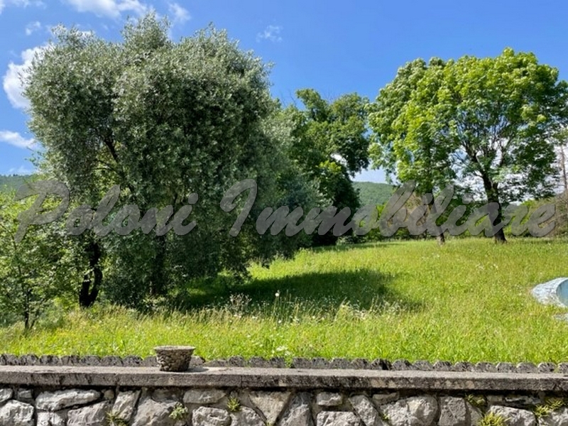 Casazza, villa bifamiliare con terreni