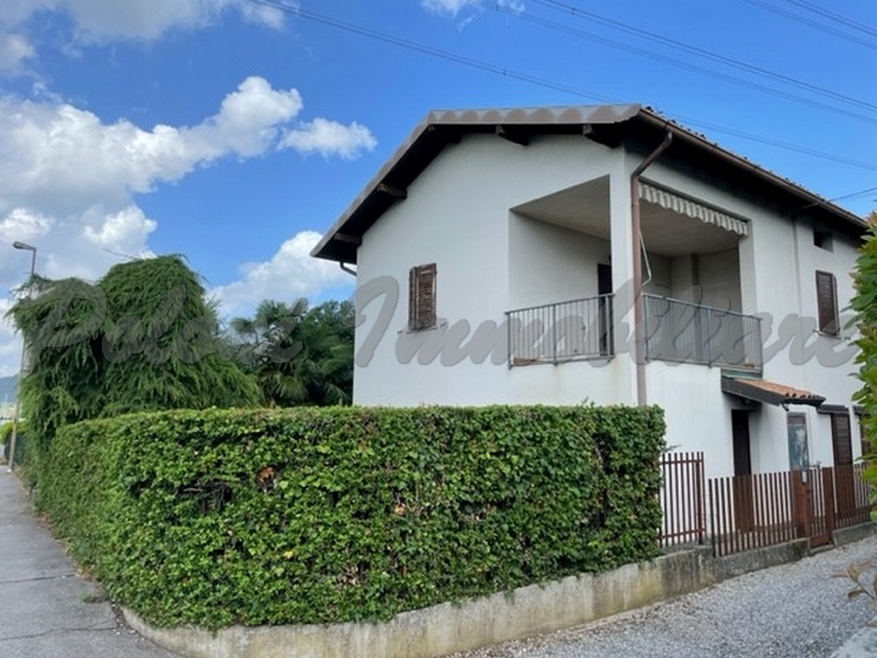 Trescore Balneario, cascina con terreno di pertinenza
