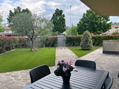 Brusaporto, trilocale in villetta con giardino e taverna