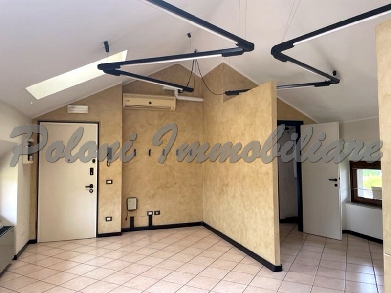 Ghisalba, ufficio in palazzina storica