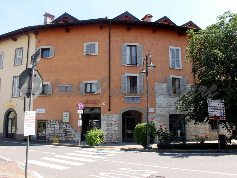 Trescore Balneario, Ufficio/Studio con box in posizione centrale