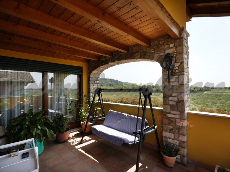 Brusaporto, elegante attico in villa