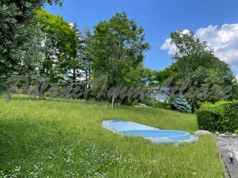 Casazza, villa bifamiliare con terreni
