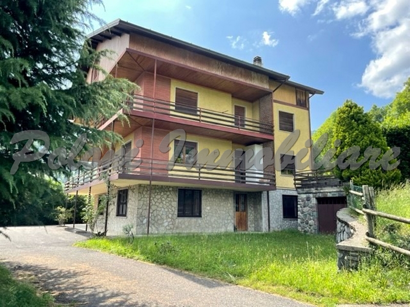 Casazza, villa bifamiliare con terreni