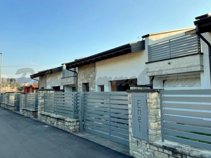 Costa di Mezzate, ville al rustico