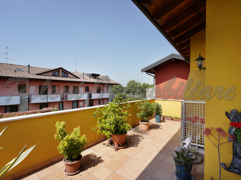 Brusaporto, elegante attico in villa