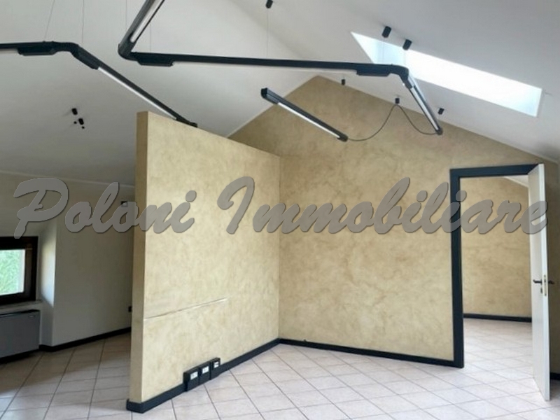 Ghisalba, ufficio in palazzina storica