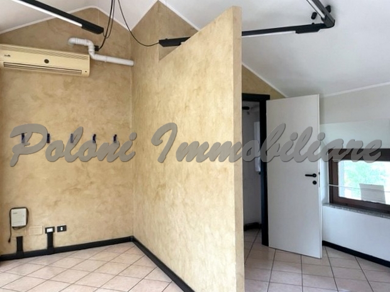 Ghisalba, ufficio in palazzina storica
