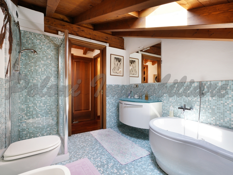 Brusaporto, elegante attico in villa