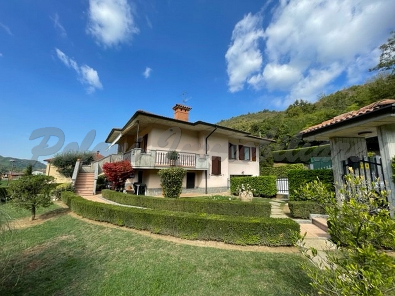 Zandobbio, villa singola immersa nella natura