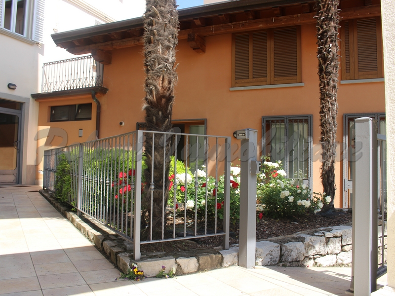 Trescore Balneario, Ufficio/Studio con box in posizione centrale