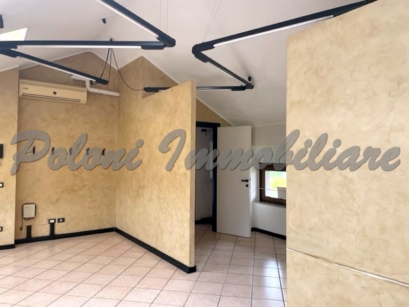 Ghisalba, ufficio in palazzina storica