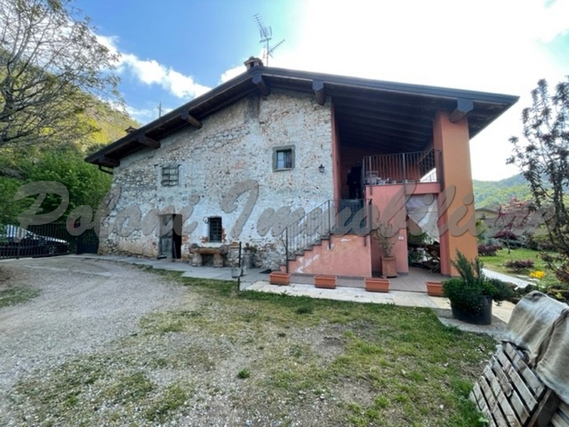 Zandobbio, cascina ristrutturata