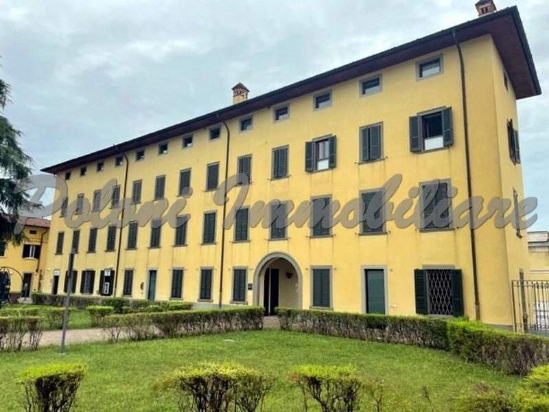 Ghisalba, ufficio in palazzina storica
