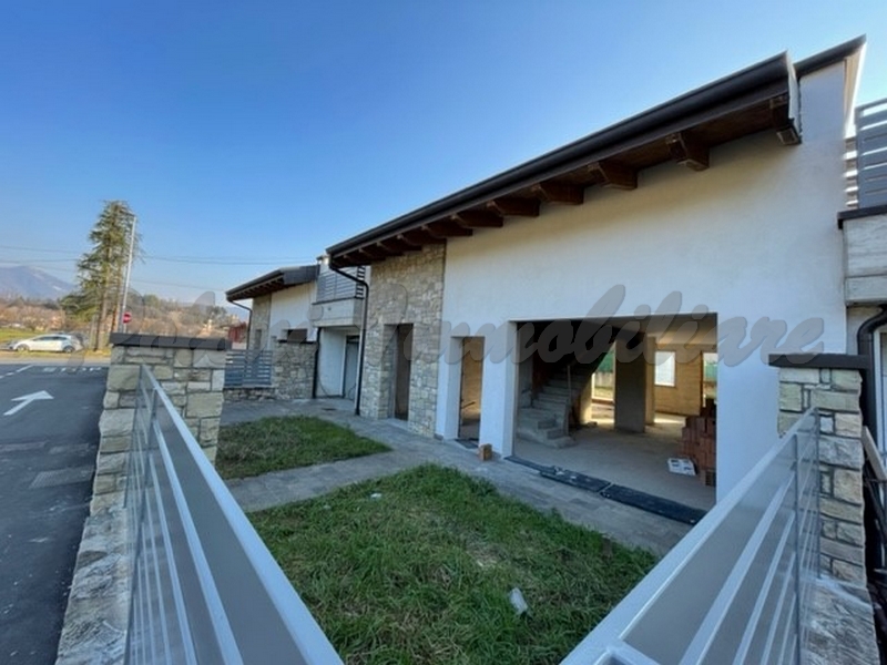 Costa di Mezzate, ville al rustico